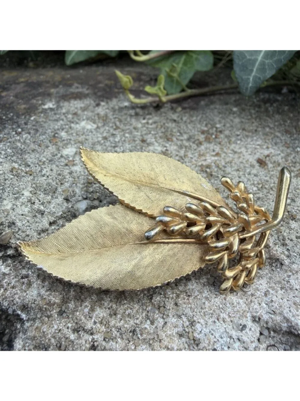 BSK Gold Tone Leaf Wheat Brooch Pin Textured Fall Botanical Mid Century 50s VTG